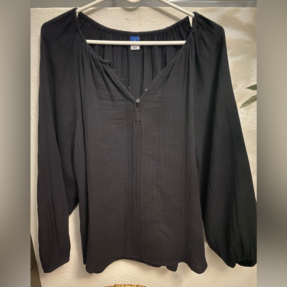 Old Navy EUC V- neck Black Women's Top L